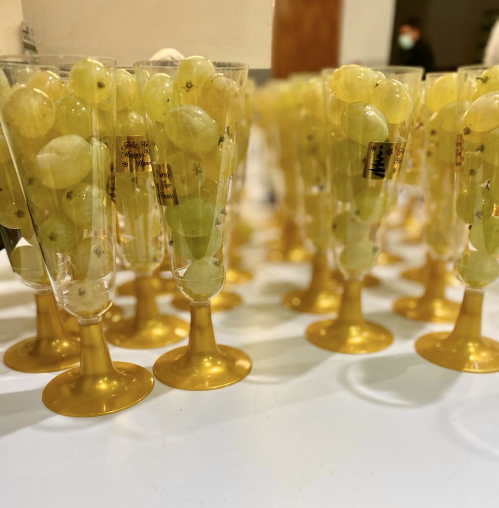 Copas con las doce uvas de la suerte para la noche de fin de año